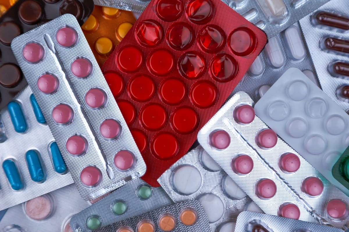 DSCSA RFID 2026: Pharma Traceability, Serialization & Anti-Counterfeit — RFIDAK RFID buyer guide and industry insight