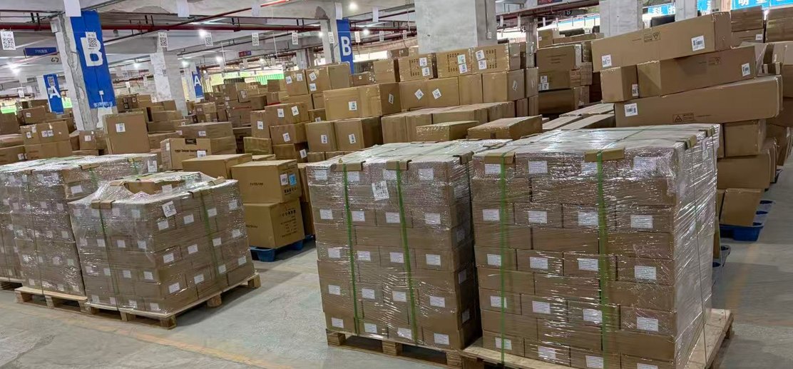 RFID MOQ Guide 2026: Minimum Order Quantity by Product Family — RFIDAK RFID blog cover image
