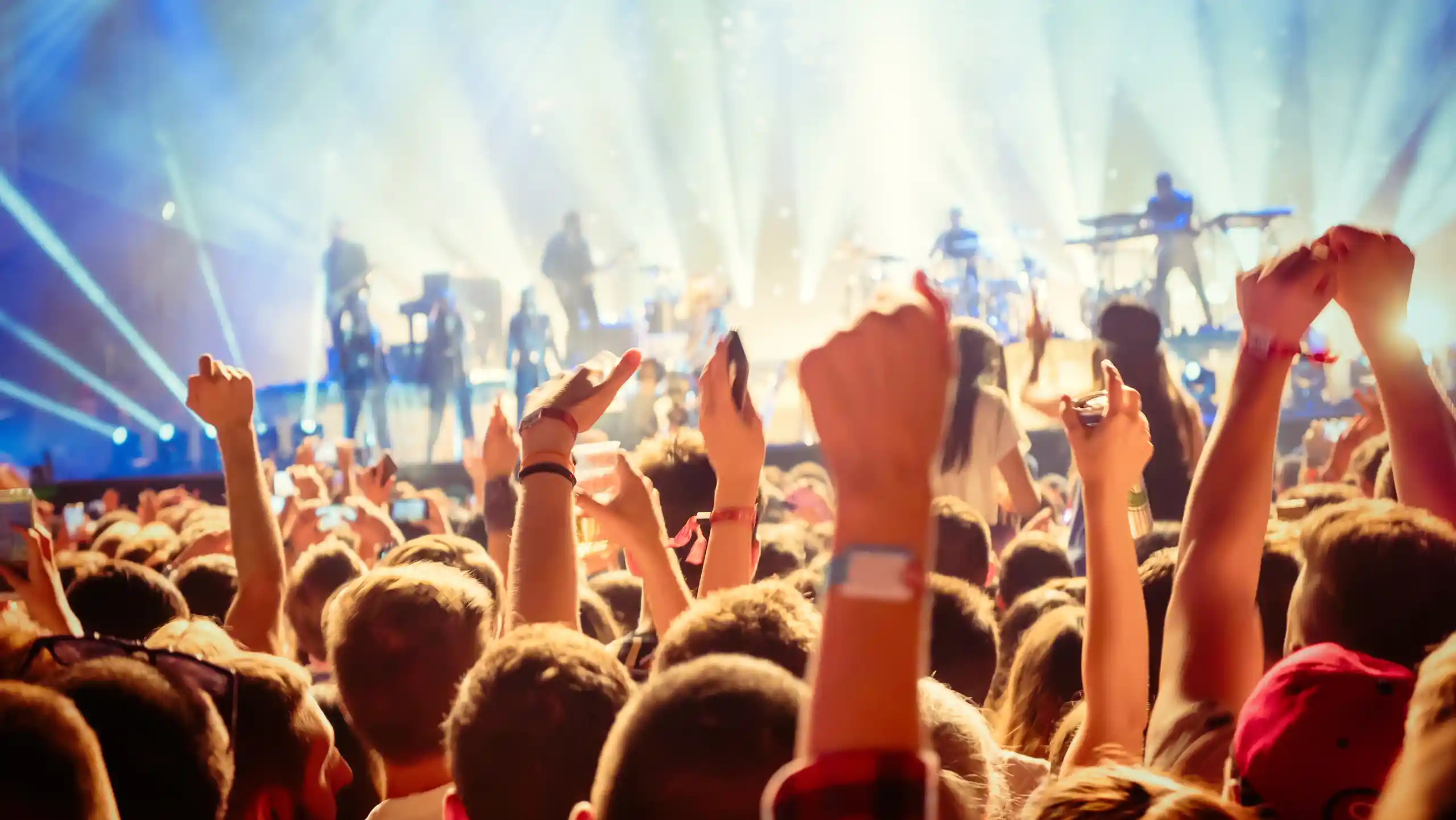 RFID WRISTBANDS — MOQ from 500 · 7–15 day production · Festival + hotel customers worldwide